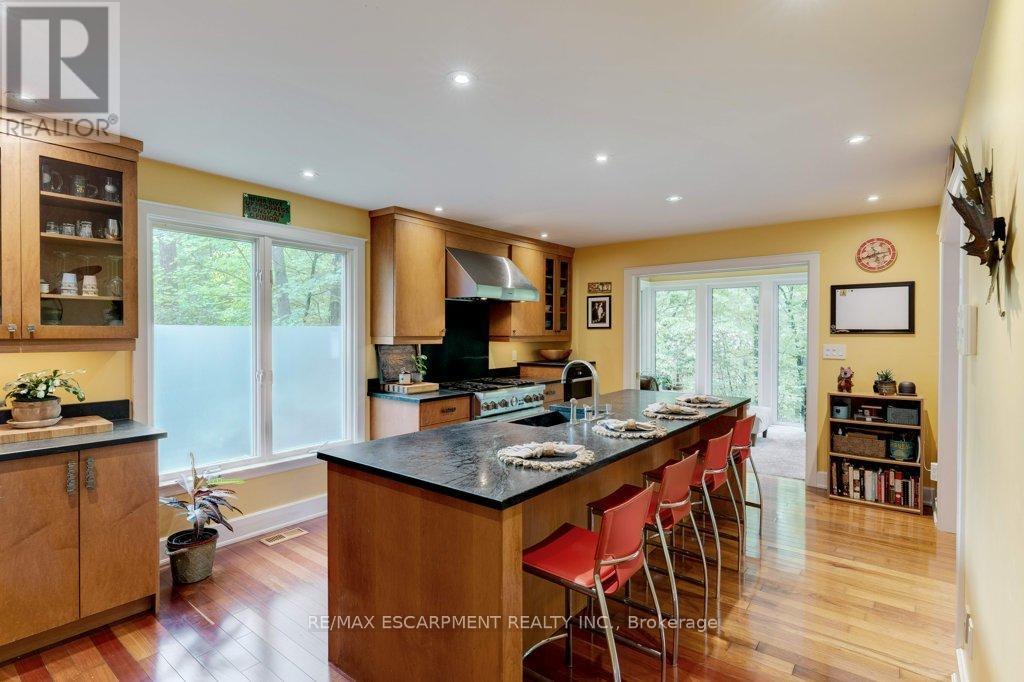 59 Park Road S, Grimsby, Ontario  L3M 4E7 - Photo 16 - X12488534