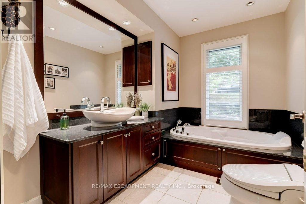 59 Park Road S, Grimsby, Ontario  L3M 4E7 - Photo 27 - X12488534