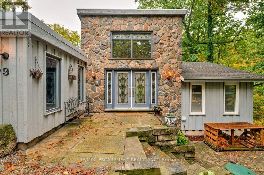 59 Park Road S, Grimsby, Ontario  L3M 4E7 - Photo 3 - X12488534