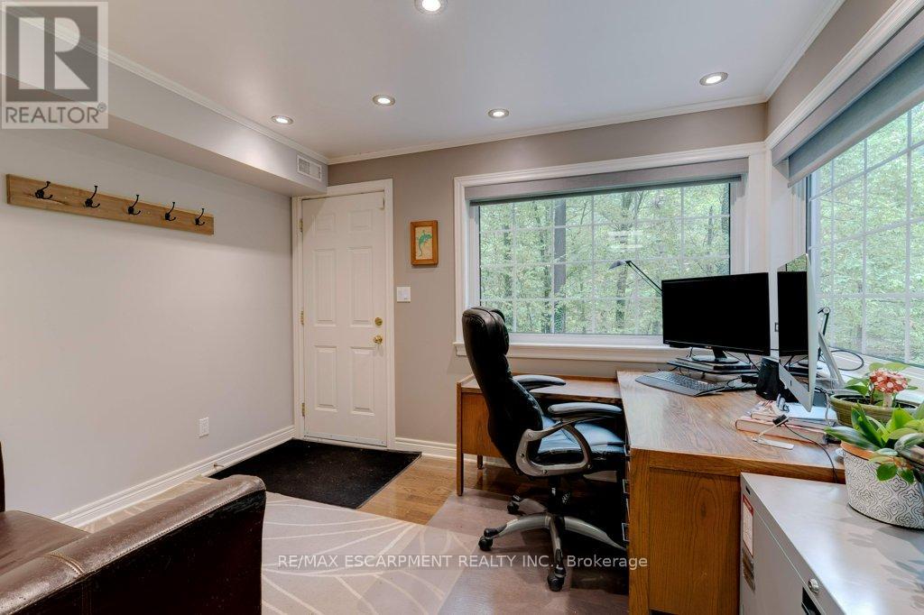 59 Park Road S, Grimsby, Ontario  L3M 4E7 - Photo 37 - X12488534