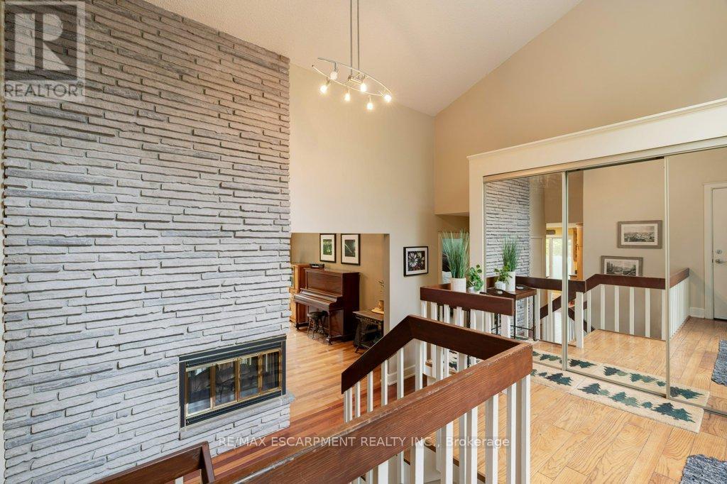 59 Park Road S, Grimsby, Ontario  L3M 4E7 - Photo 6 - X12488534