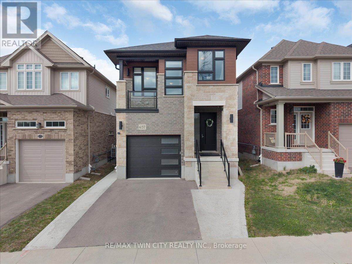 657 BENNINGER DRIVE, Kitchener, Ontario