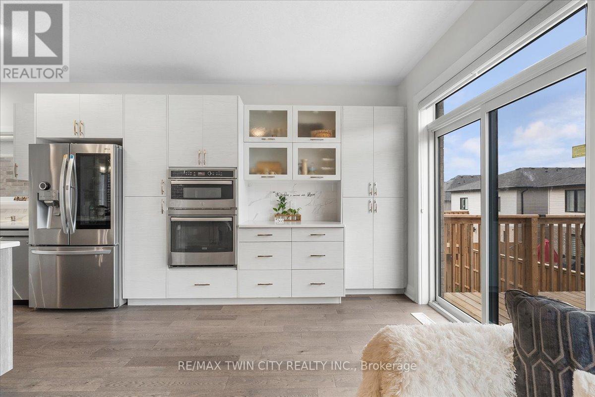 657 Benninger Drive, Kitchener, Ontario  N2E 0J2 - Photo 13 - X12488568