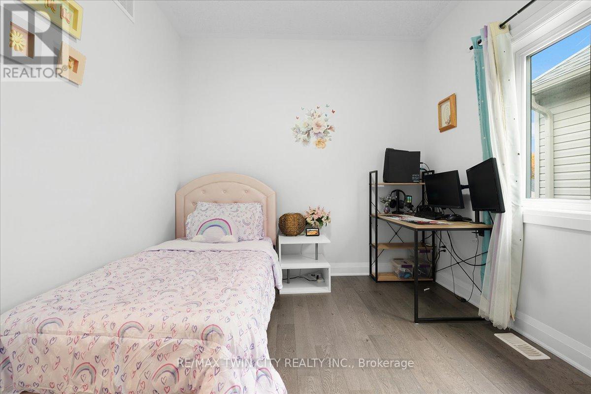 657 Benninger Drive, Kitchener, Ontario  N2E 0J2 - Photo 30 - X12488568