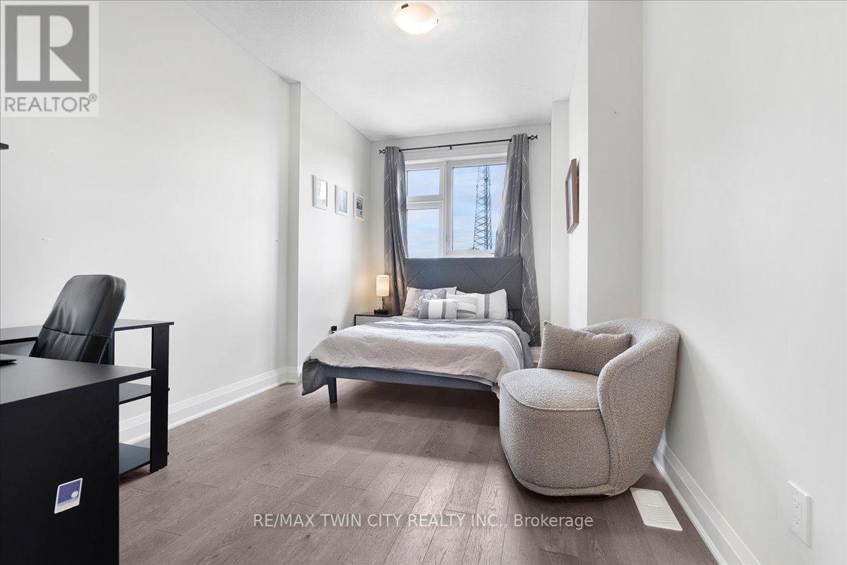 657 Benninger Drive, Kitchener, Ontario  N2E 0J2 - Photo 33 - X12488568