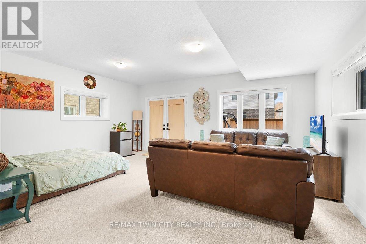 657 Benninger Drive, Kitchener, Ontario  N2E 0J2 - Photo 37 - X12488568