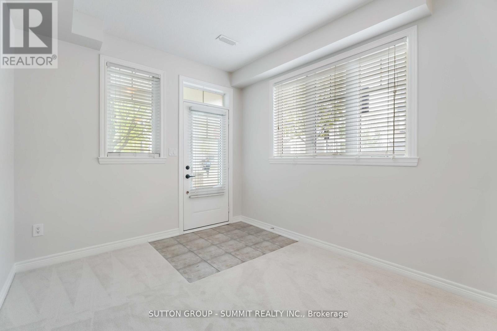 25 - 337 Beach Boulevard, Hamilton, Ontario  L8H 6W4 - Photo 4 - X12488622