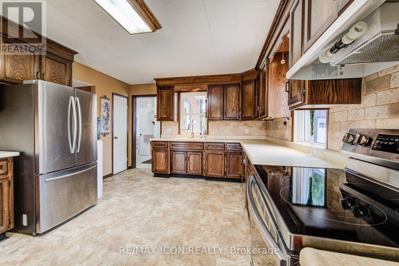 1301 Lobsinger Line, Woolwich, Ontario  N2J 4G8 - Photo 11 - X12488678