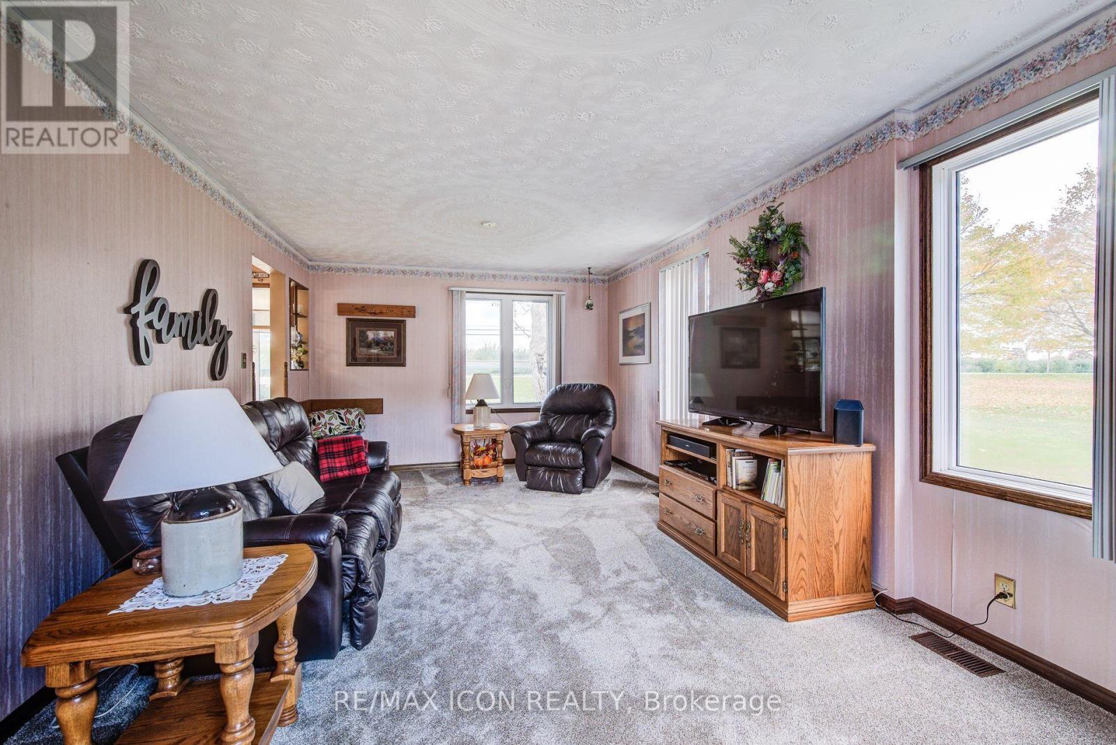 1301 Lobsinger Line, Woolwich, Ontario  N2J 4G8 - Photo 17 - X12488678