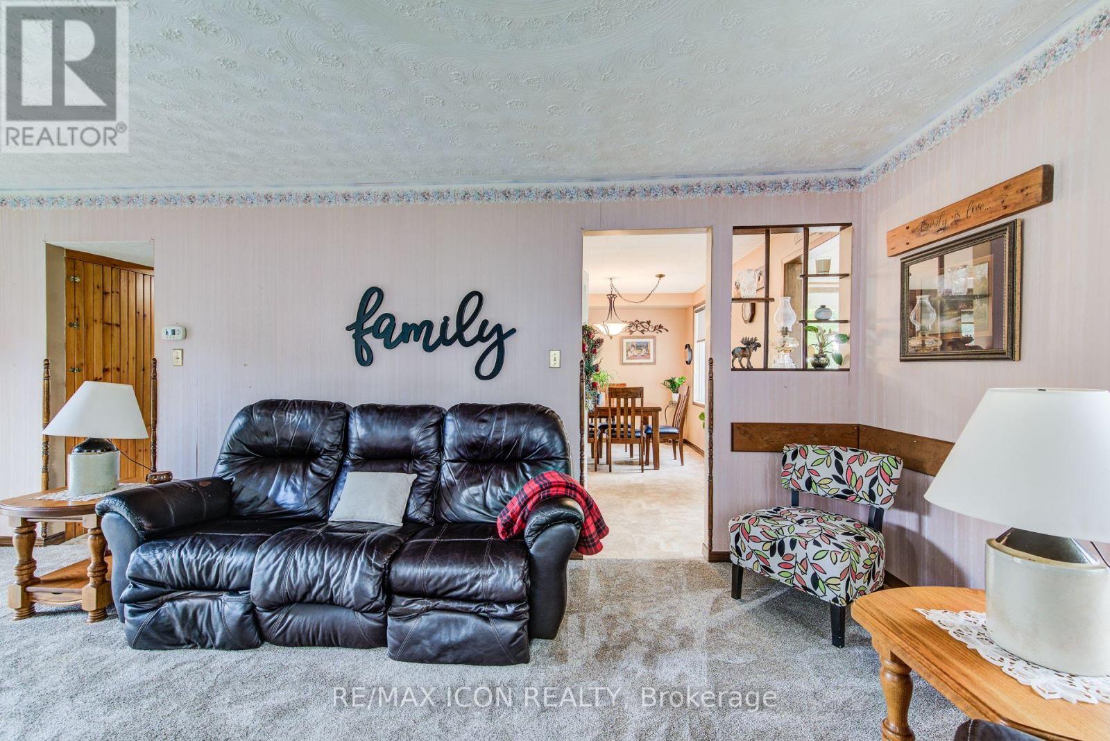 1301 Lobsinger Line, Woolwich, Ontario  N2J 4G8 - Photo 20 - X12488678