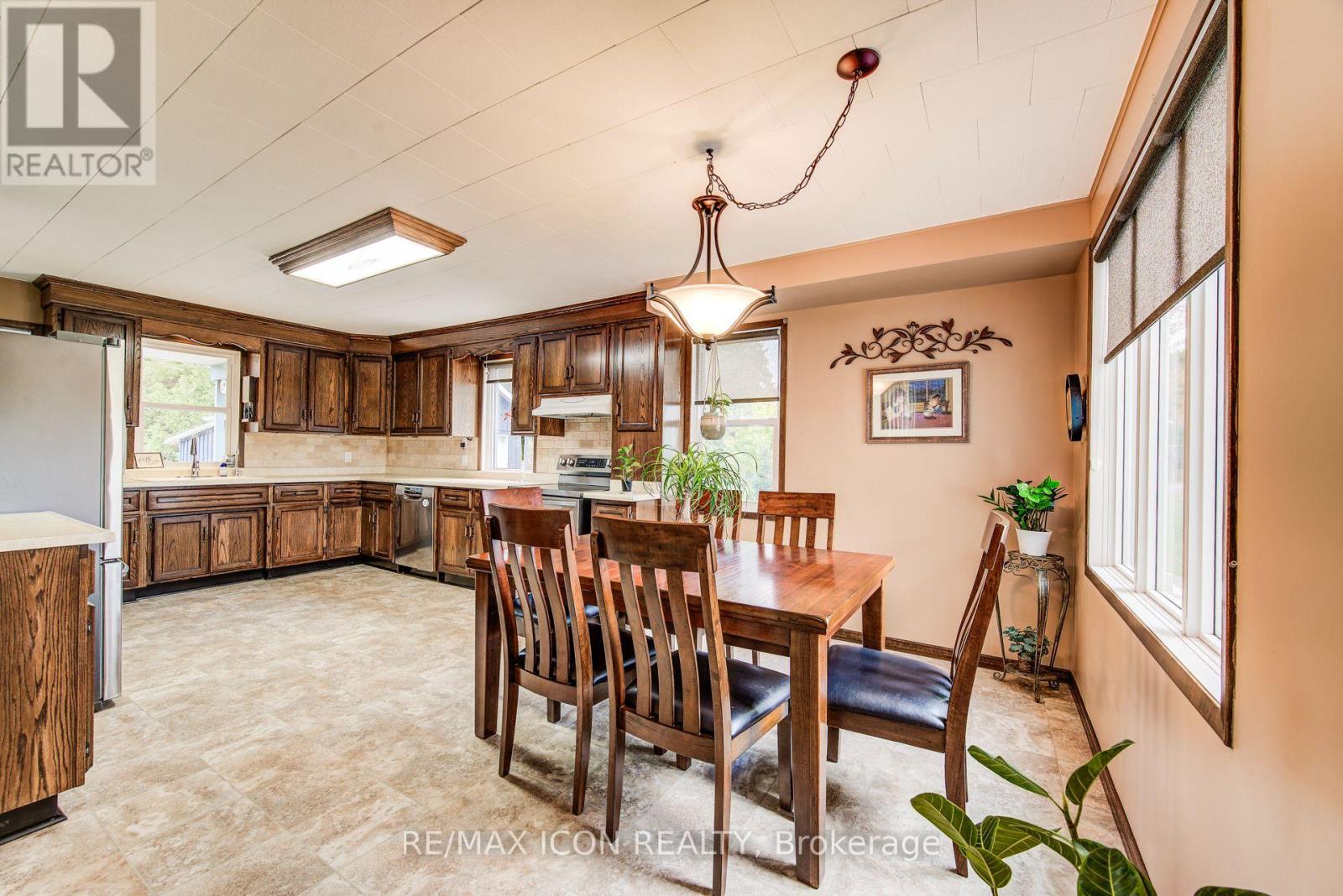 1301 Lobsinger Line, Woolwich, Ontario  N2J 4G8 - Photo 8 - X12488678