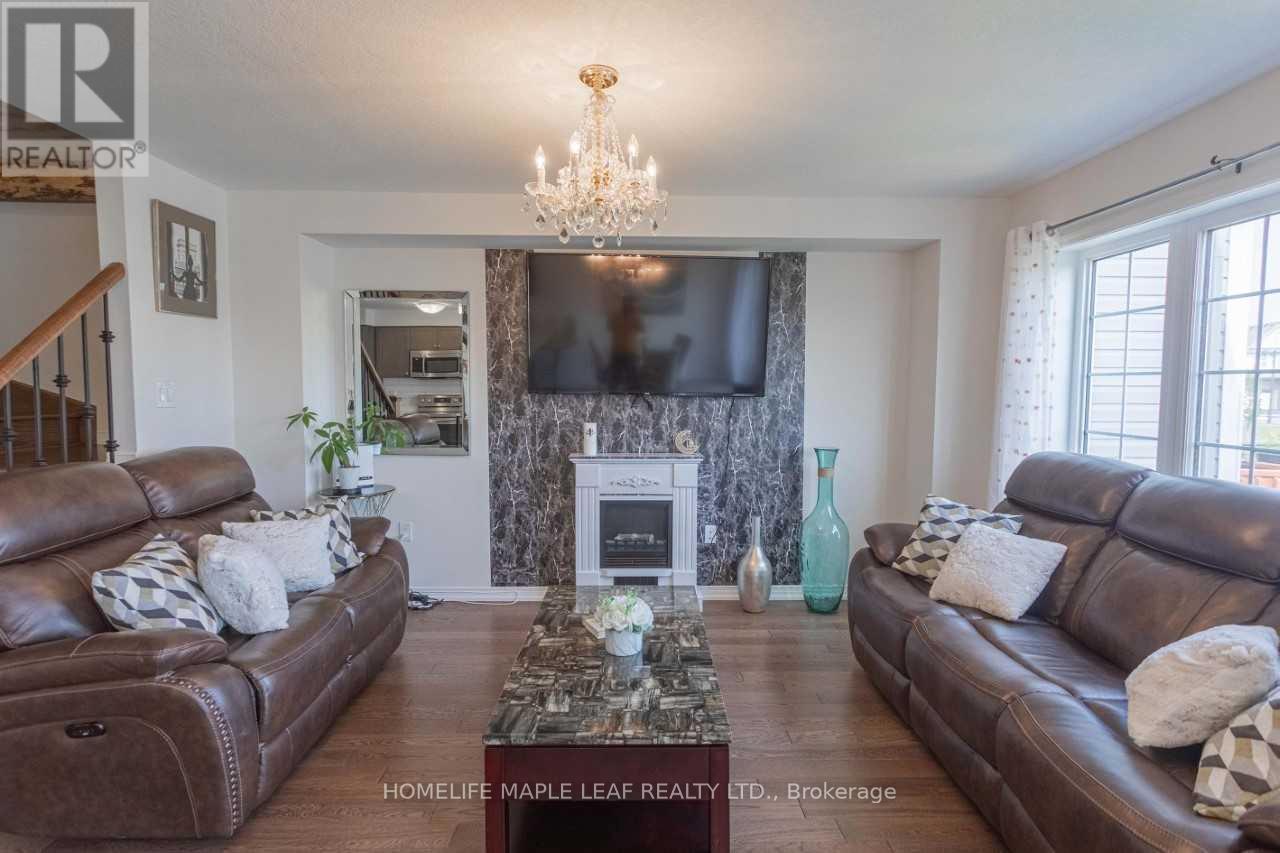 3 Cooke Avenue S, Brantford, Ontario  N3T 0S2 - Photo 3 - X12488722