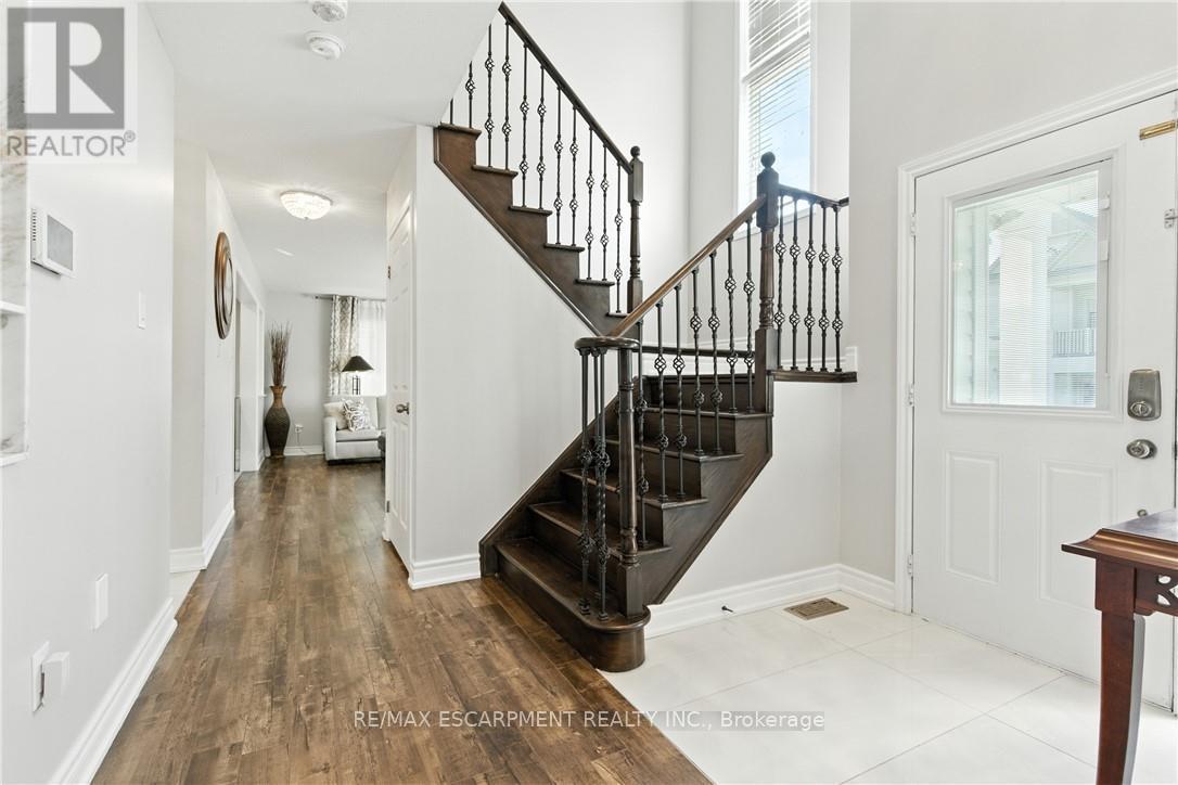 7764 Sycamore Drive, Niagara Falls, Ontario  L2H 0N6 - Photo 5 - X12488738