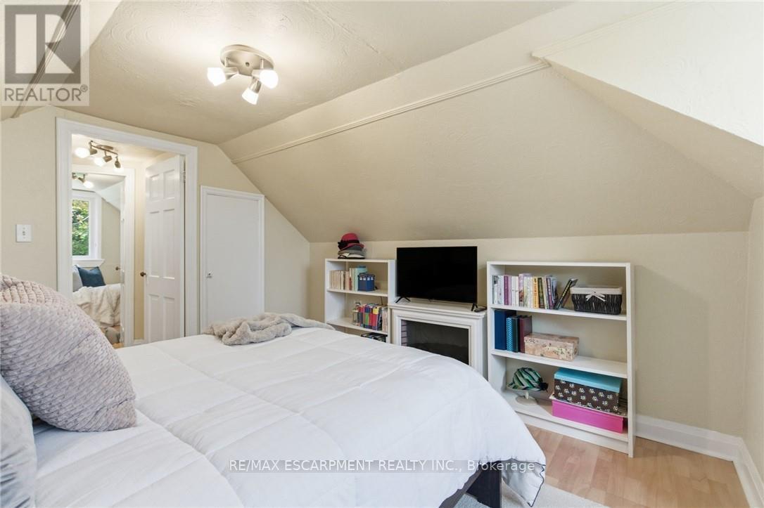 76 East 15th Street, Hamilton, Ontario  L9A 4E9 - Photo 19 - X12488758