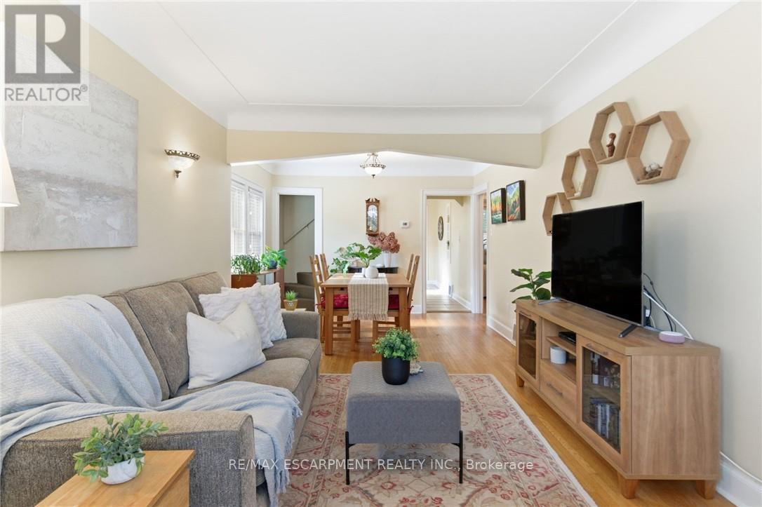 76 East 15th Street, Hamilton, Ontario  L9A 4E9 - Photo 9 - X12488758