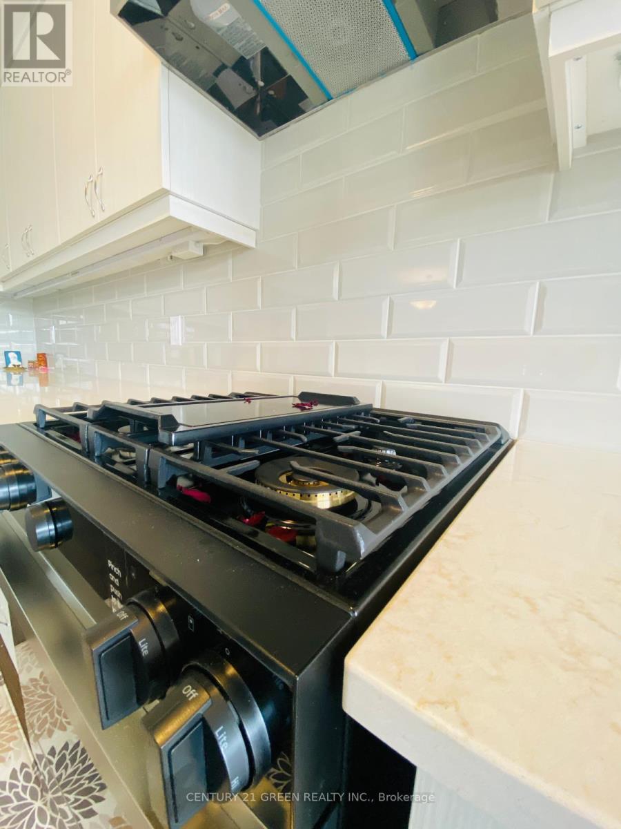 283 Rosenberg Way, Kitchener, Ontario  N2R 0S9 - Photo 9 - X12488944