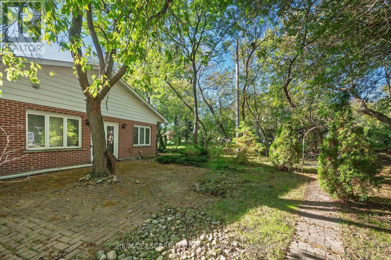 1411 Beaufort Drive, Burlington, Ontario  L7P 4V8 - Photo 32 - W12487870