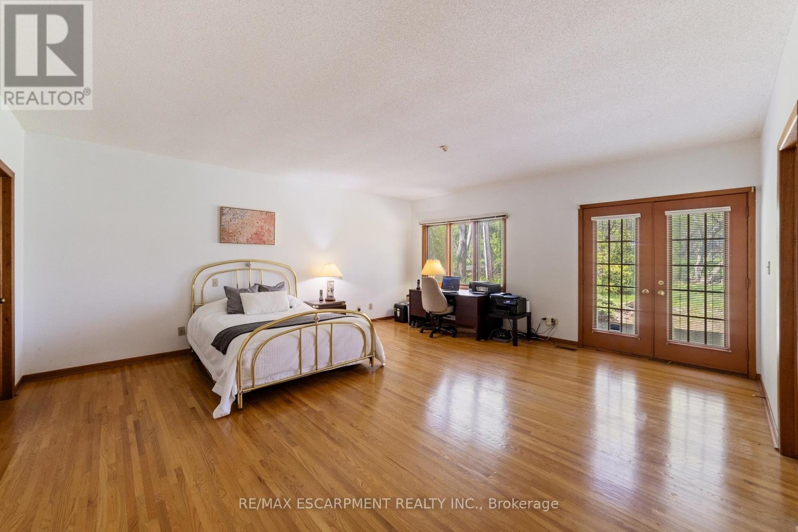 1411 Beaufort Drive, Burlington, Ontario  L7P 4V8 - Photo 9 - W12487870