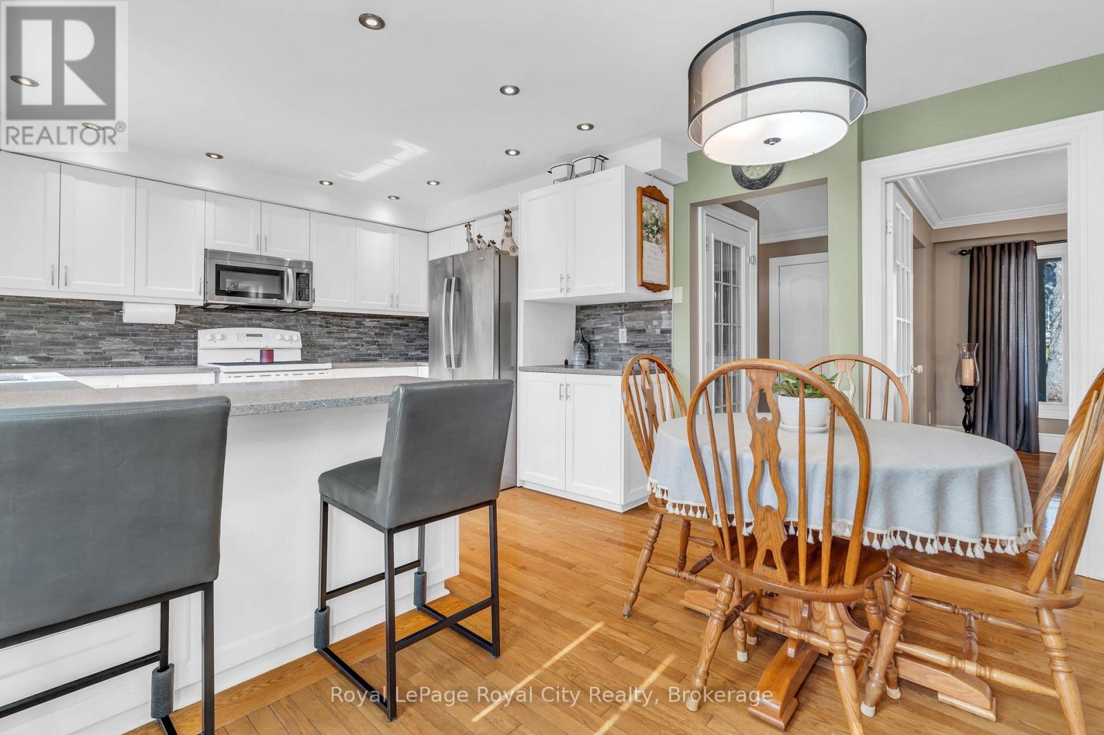 1548 Troika Court, Mississauga, Ontario  L5J 4C4 - Photo 13 - W12489032