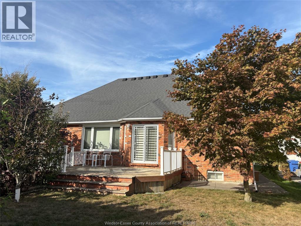 823 Lake Shore Drive, Windsor, Ontario  N9G 2R1 - Photo 2 - 25025105