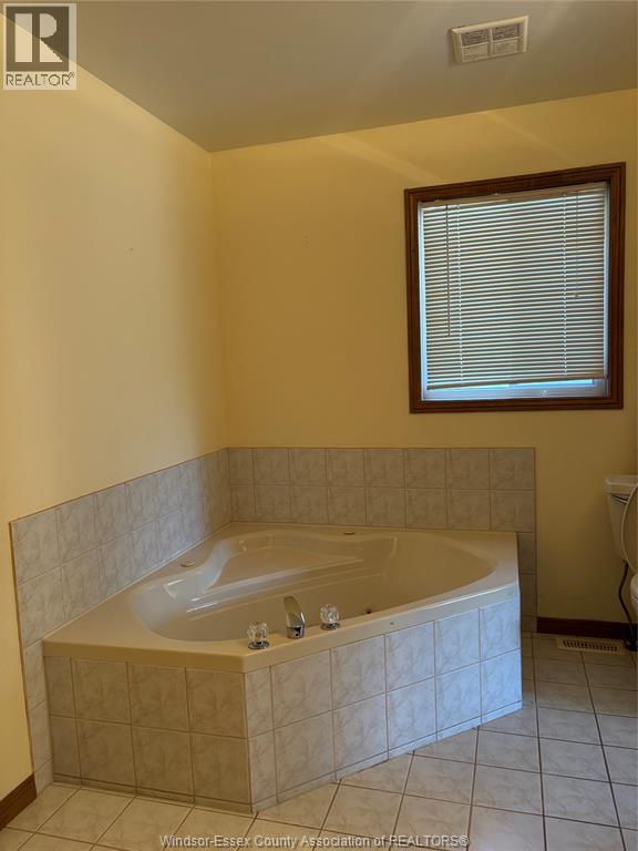 823 Lake Shore Drive, Windsor, Ontario  N9G 2R1 - Photo 10 - 25025105