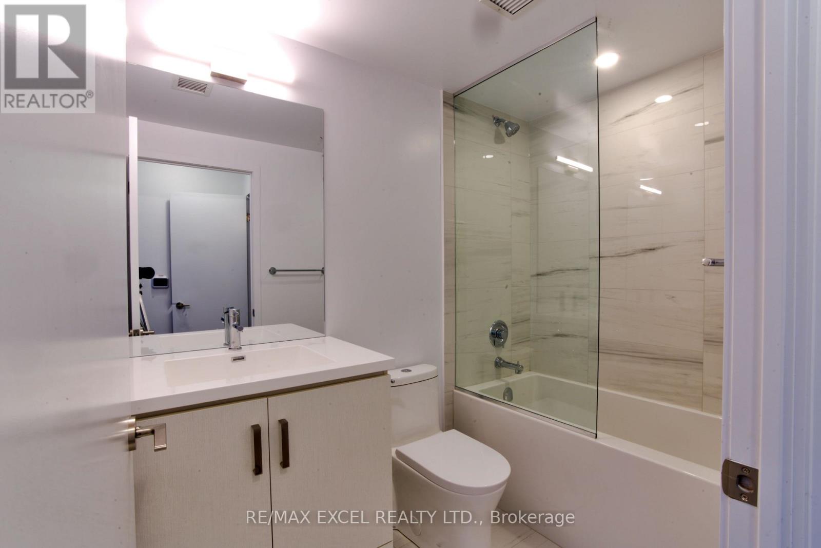 1102 - 38 Honeycrisp Crescent, Vaughan, Ontario  L4K 0M8 - Photo 16 - N12488986