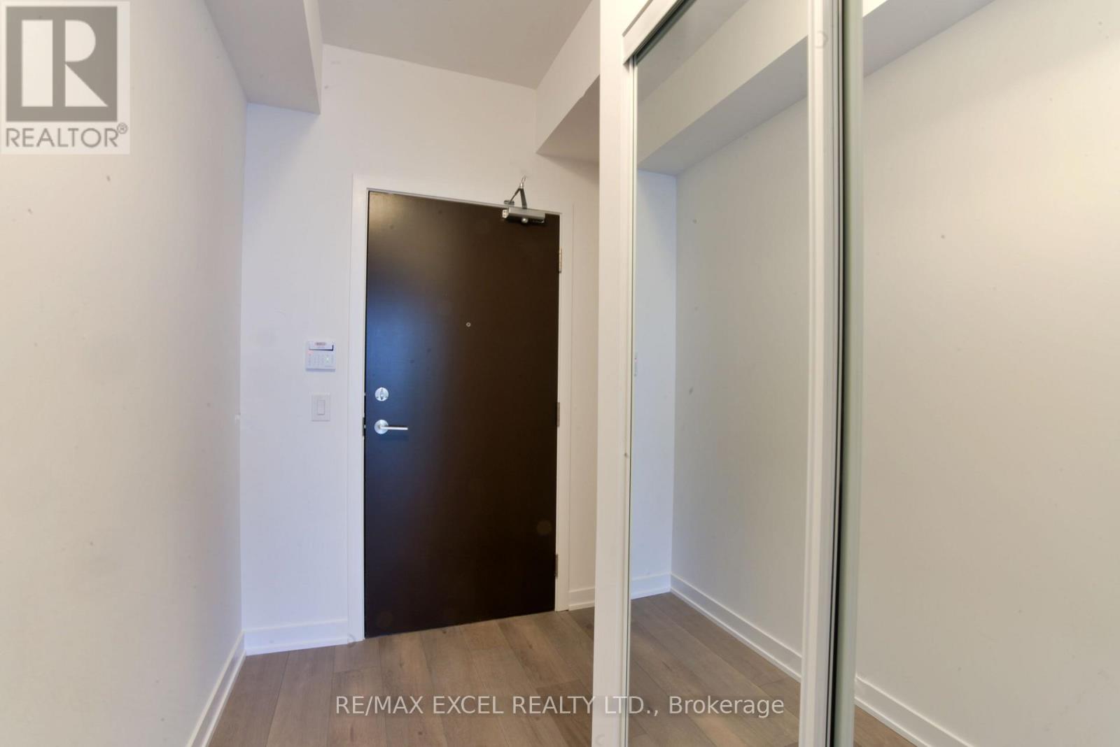 1102 - 38 Honeycrisp Crescent, Vaughan, Ontario  L4K 0M8 - Photo 2 - N12488986