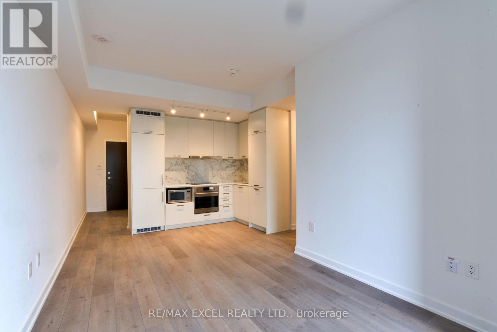 1102 - 38 Honeycrisp Crescent, Vaughan, Ontario  L4K 0M8 - Photo 3 - N12488986