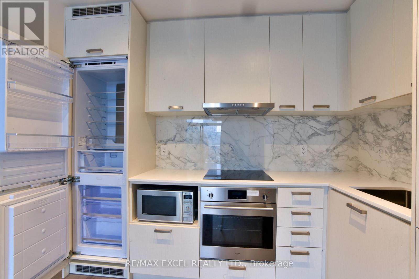 1102 - 38 Honeycrisp Crescent, Vaughan, Ontario  L4K 0M8 - Photo 6 - N12488986