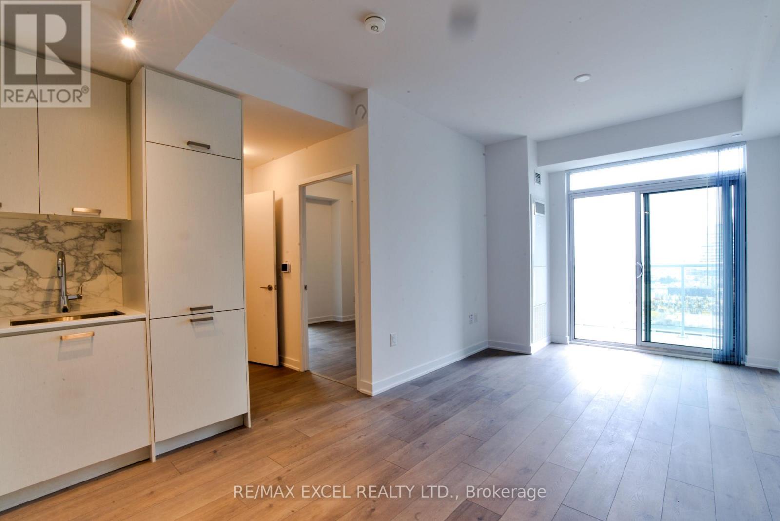 1102 - 38 Honeycrisp Crescent, Vaughan, Ontario  L4K 0M8 - Photo 8 - N12488986