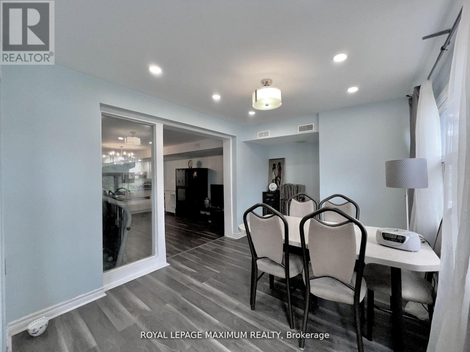 899 Pape Avenue, Toronto, Ontario  M4K 3V1 - Photo 18 - E12487260