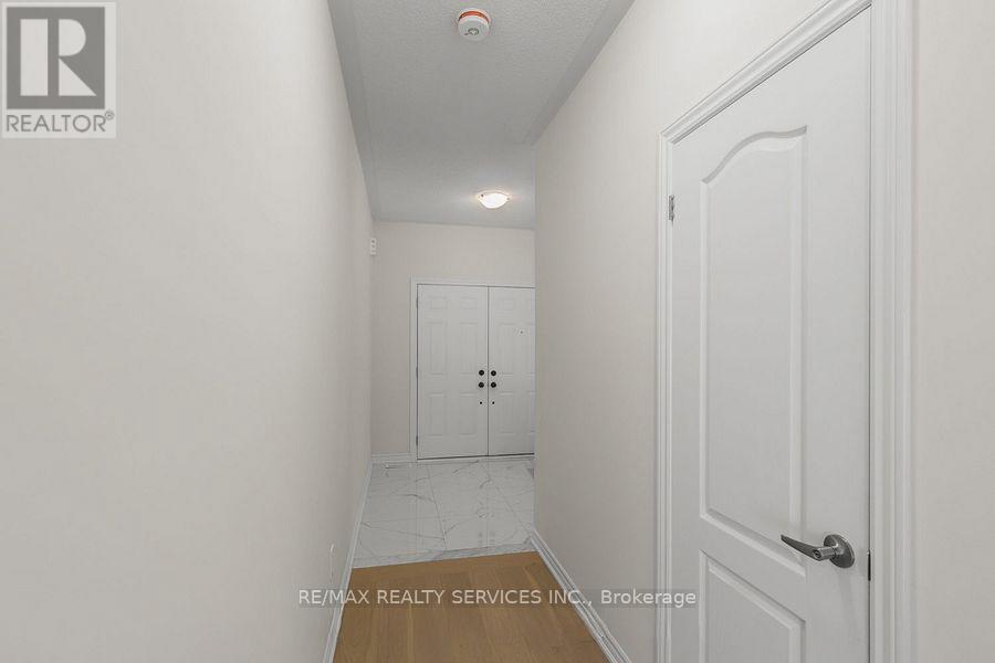 106 Palace Street, Thorold, Ontario  L2V 0N3 - Photo 9 - X12437532