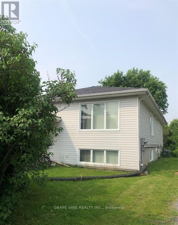 35 Cloverloft Court, Ottawa, Ontario  K2S 1T3 - Photo 2 - X12489010