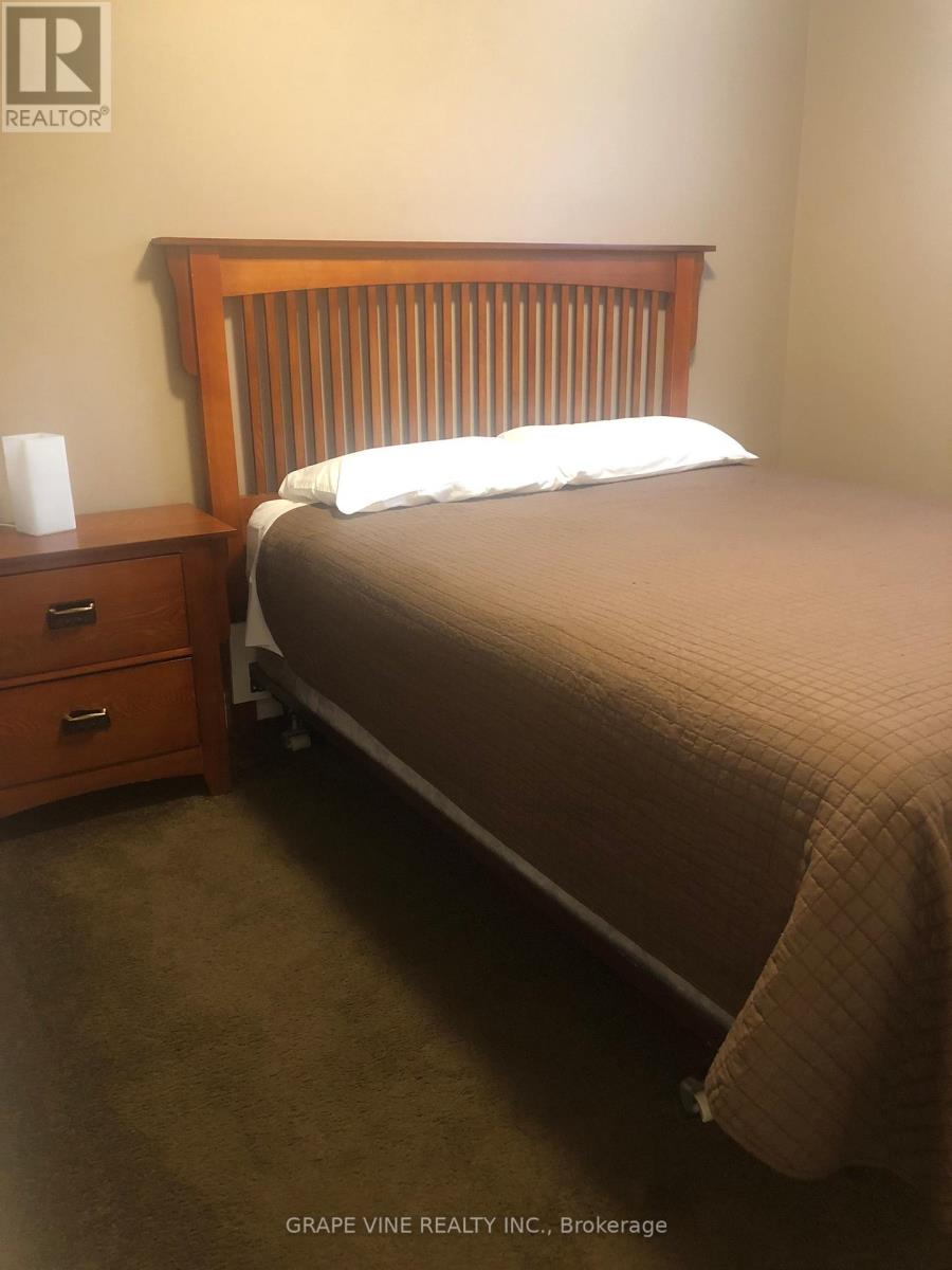 35 Cloverloft Court, Ottawa, Ontario  K2S 1T3 - Photo 8 - X12489010