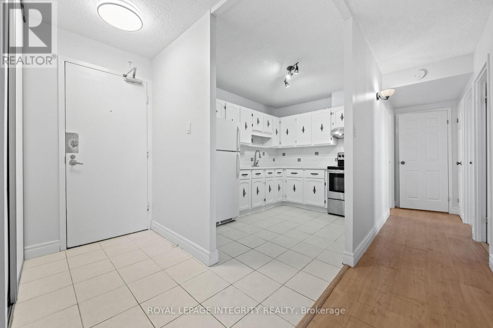 1201 - 900 Dynes Road, Ottawa, Ontario  K2C 3L6 - Photo 3 - X12489034