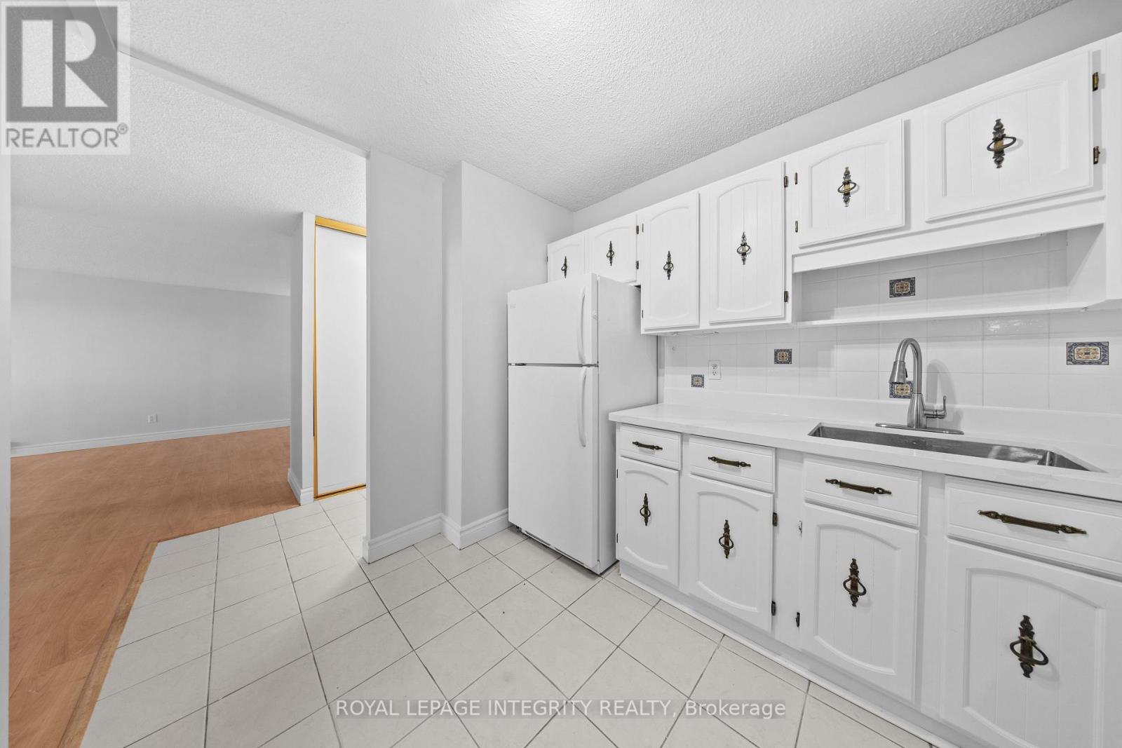 1201 - 900 Dynes Road, Ottawa, Ontario  K2C 3L6 - Photo 4 - X12489034