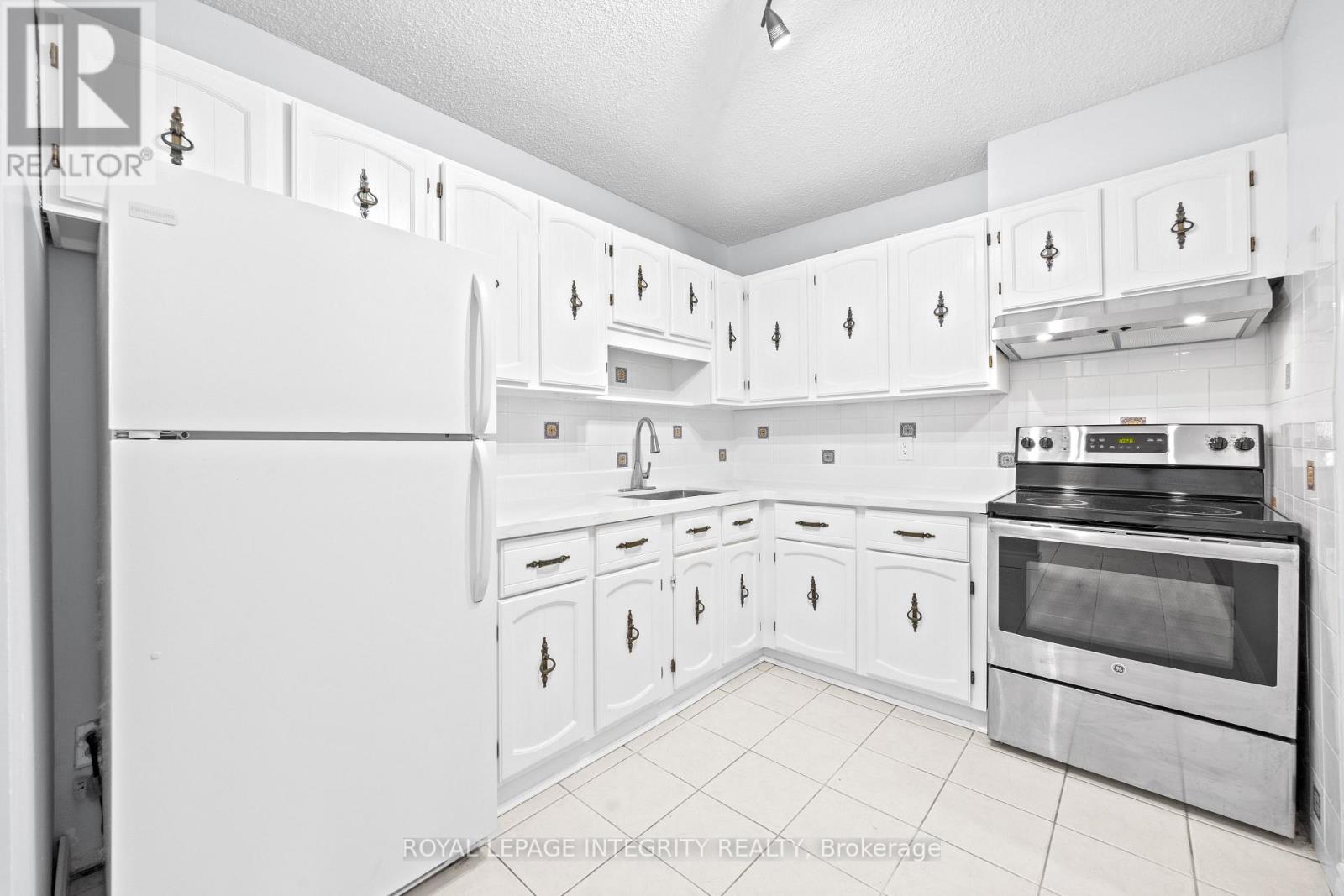 1201 - 900 Dynes Road, Ottawa, Ontario  K2C 3L6 - Photo 5 - X12489034