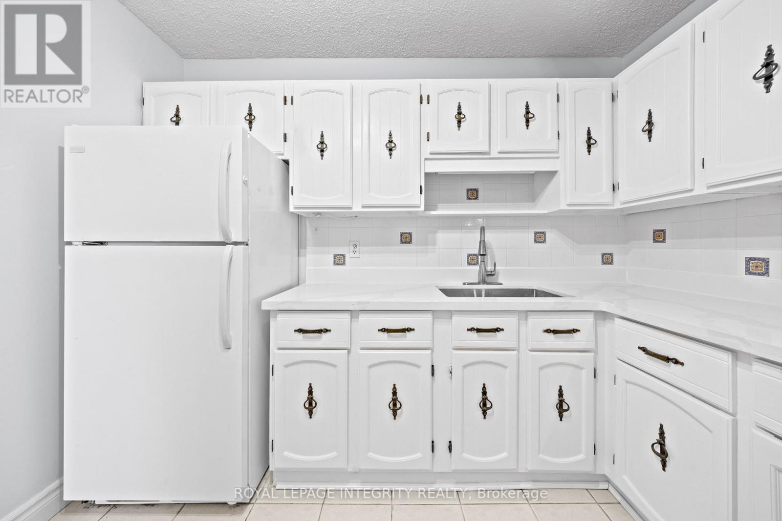 1201 - 900 Dynes Road, Ottawa, Ontario  K2C 3L6 - Photo 7 - X12489034