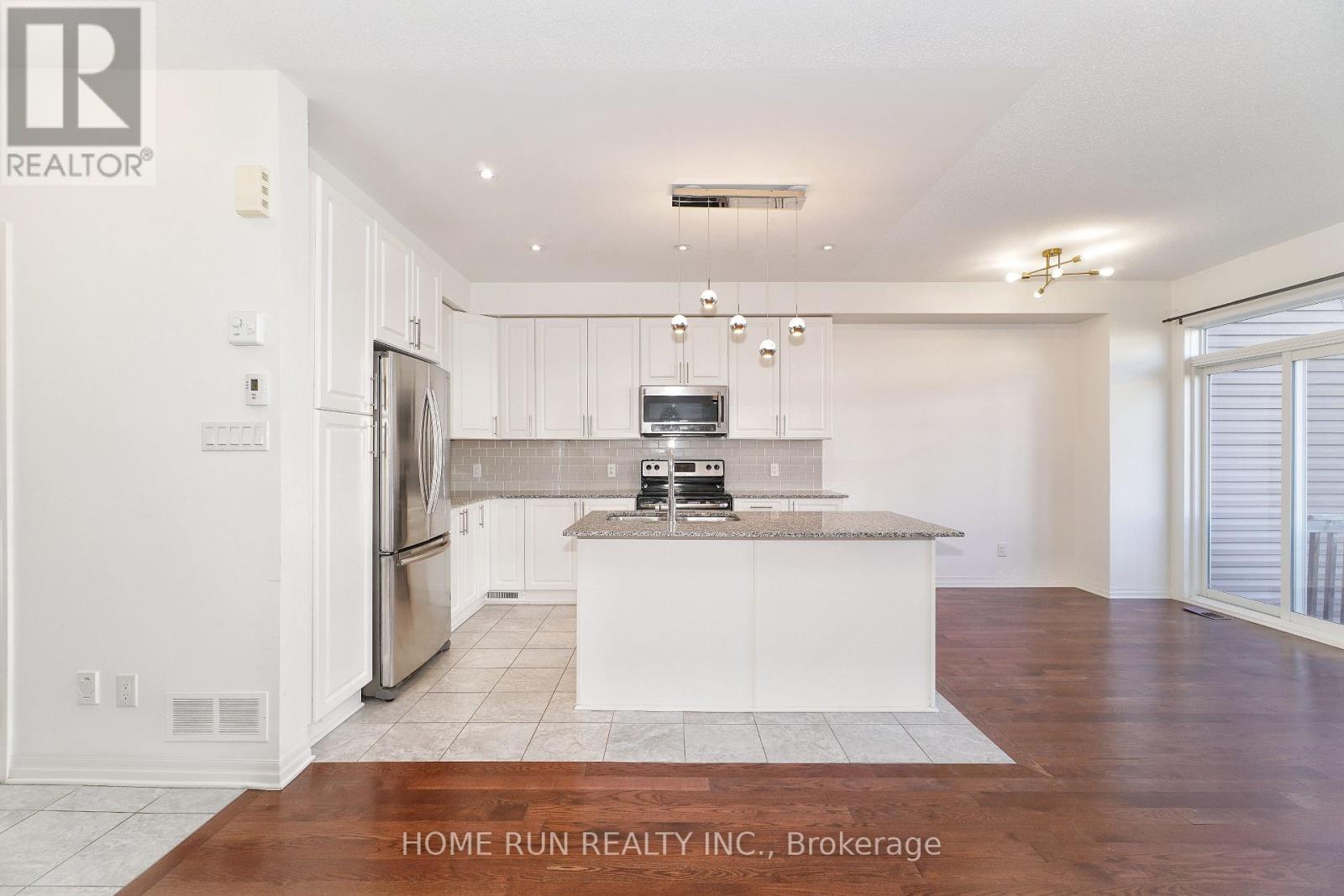 118 Overberg Way, Ottawa, Ontario  K2S 0V9 - Photo 12 - X12489036