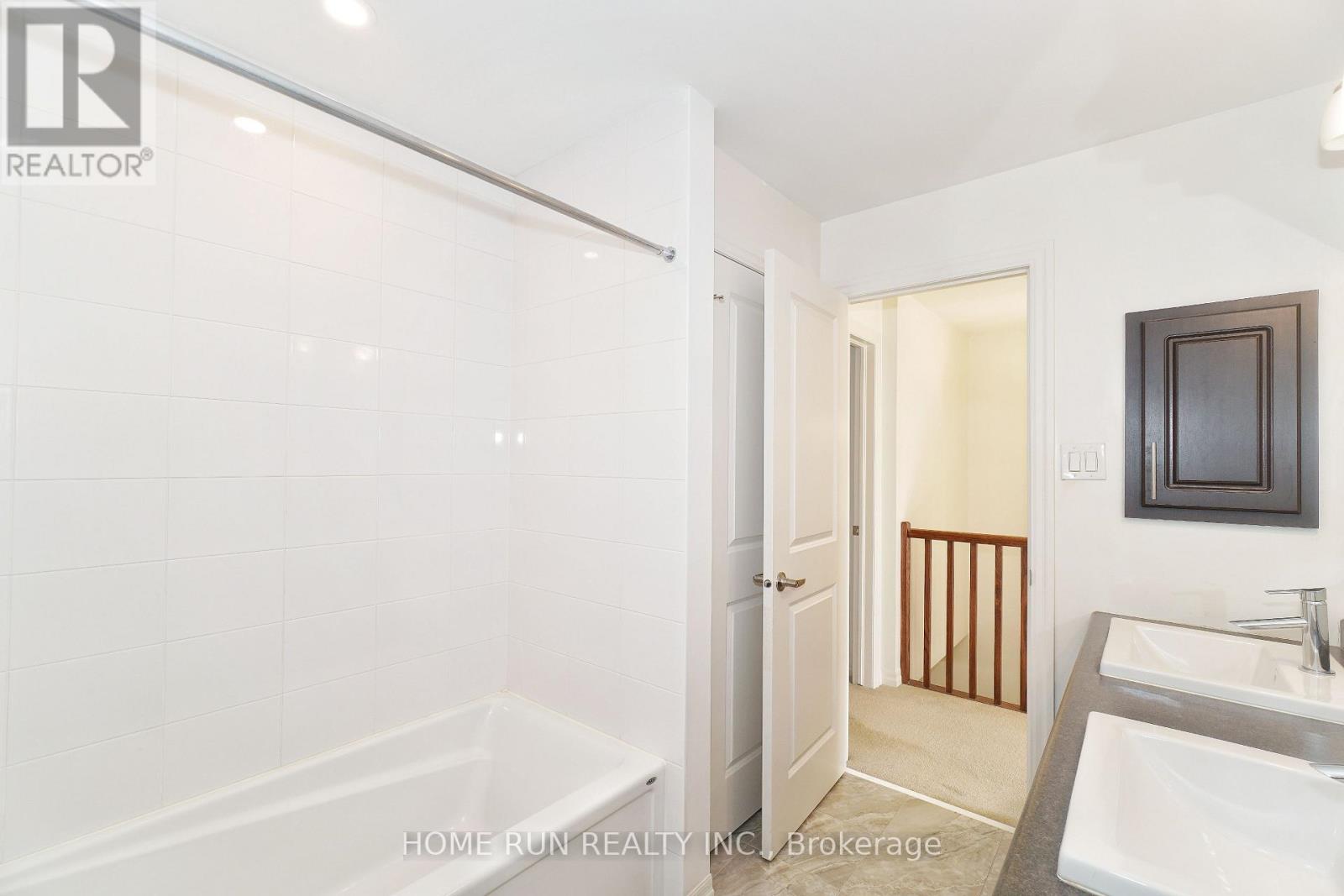 118 Overberg Way, Ottawa, Ontario  K2S 0V9 - Photo 33 - X12489036