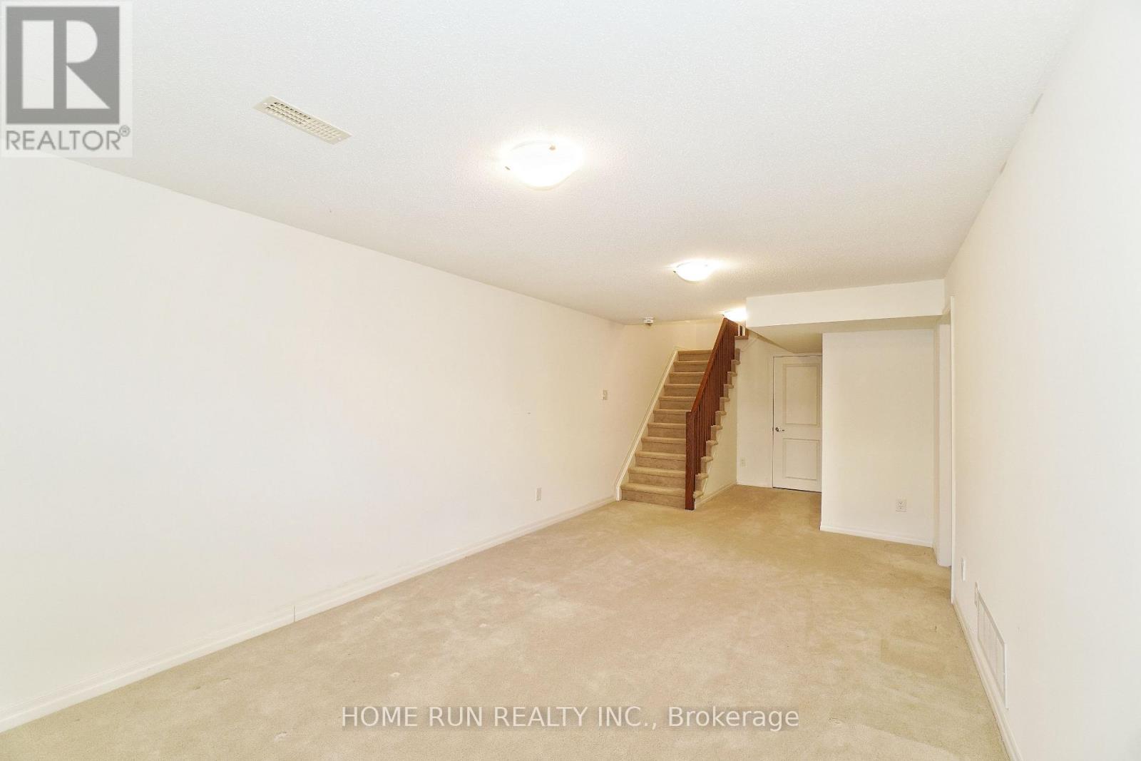 118 Overberg Way, Ottawa, Ontario  K2S 0V9 - Photo 36 - X12489036