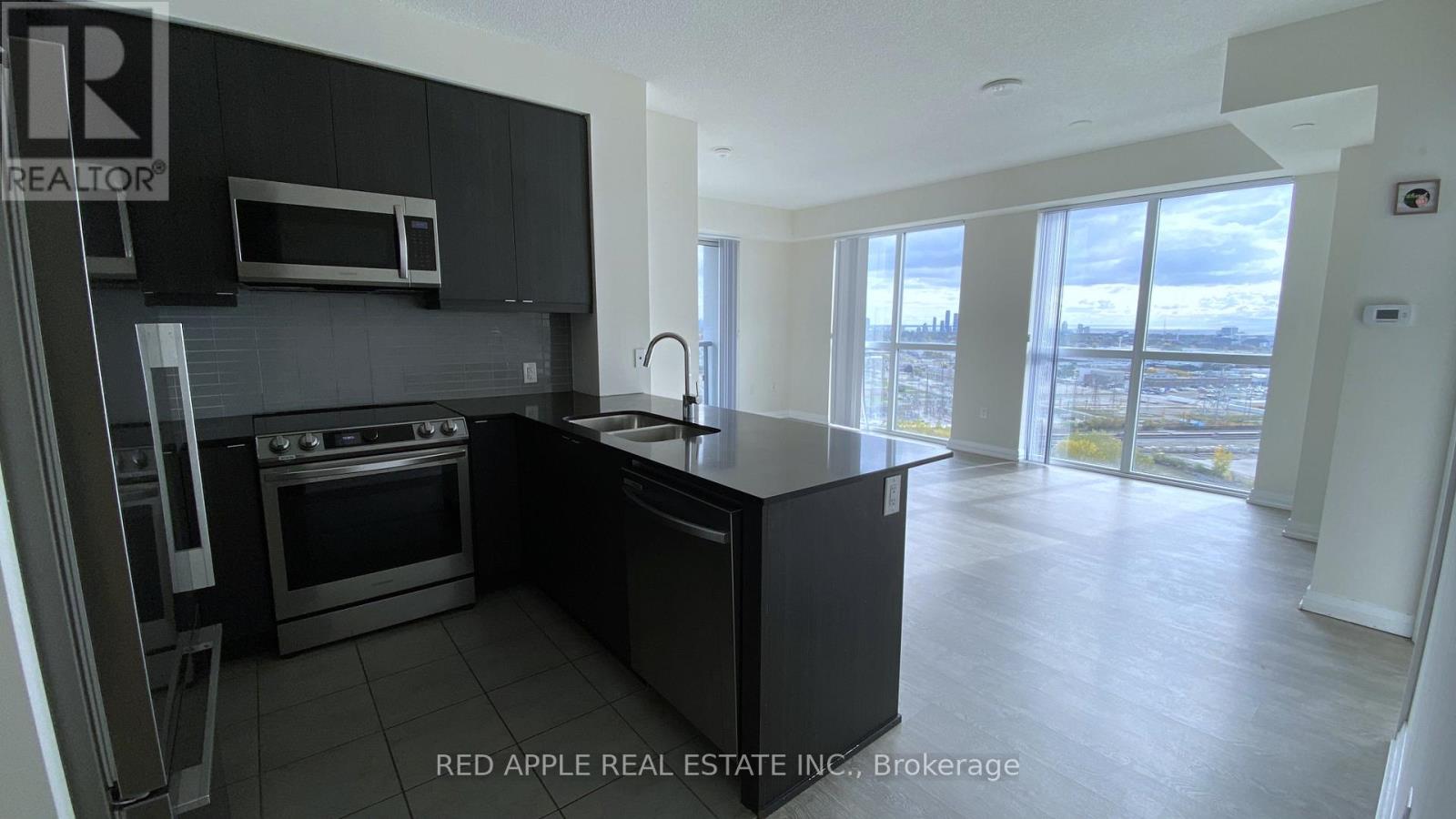 50 Thomas Riley Road, Toronto, Ontario  M9B 0C5 - Photo 7 - W12488962