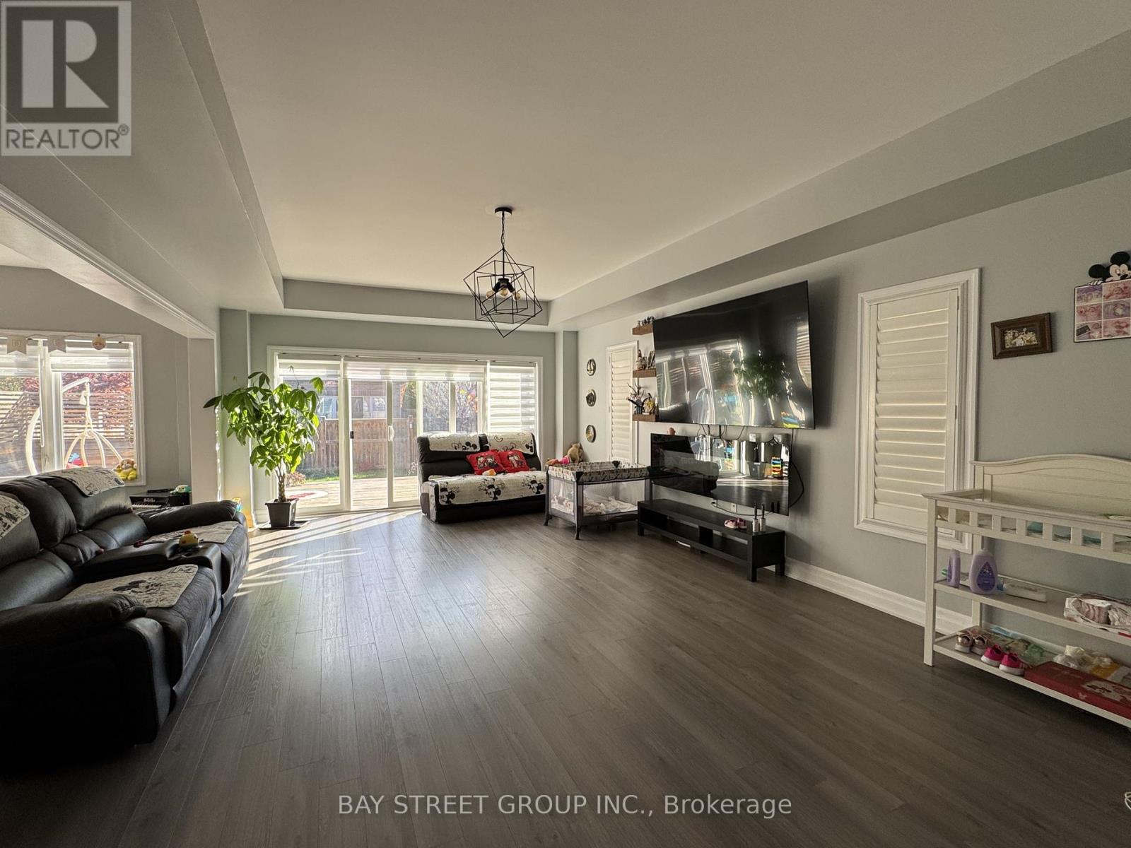 Master Bedroom - 51 Dominion Crescent, Niagara-On-The-Lake (St. Davids), Ontario  L0S 1P0 - Photo 3 - X12489040