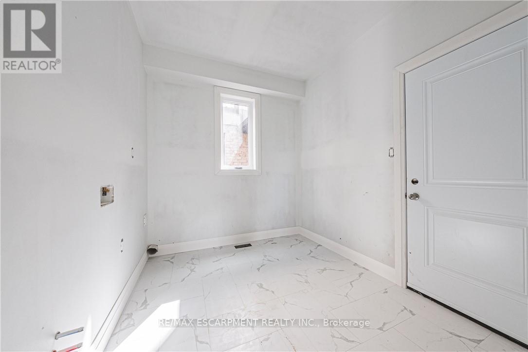 39 Norwich Road, Hamilton, Ontario  L8E 1Z7 - Photo 15 - X12489004