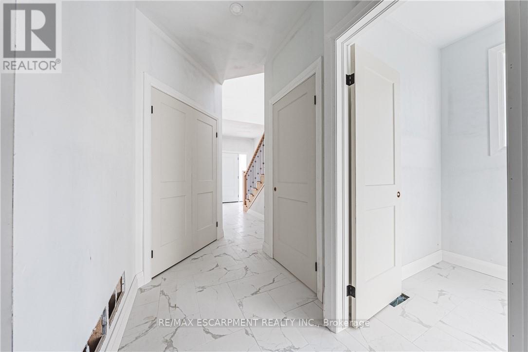 39 Norwich Road, Hamilton, Ontario  L8E 1Z7 - Photo 6 - X12489004