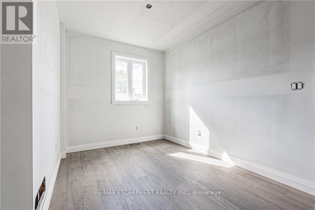 39 Norwich Road, Hamilton, Ontario  L8E 1Z7 - Photo 7 - X12489004