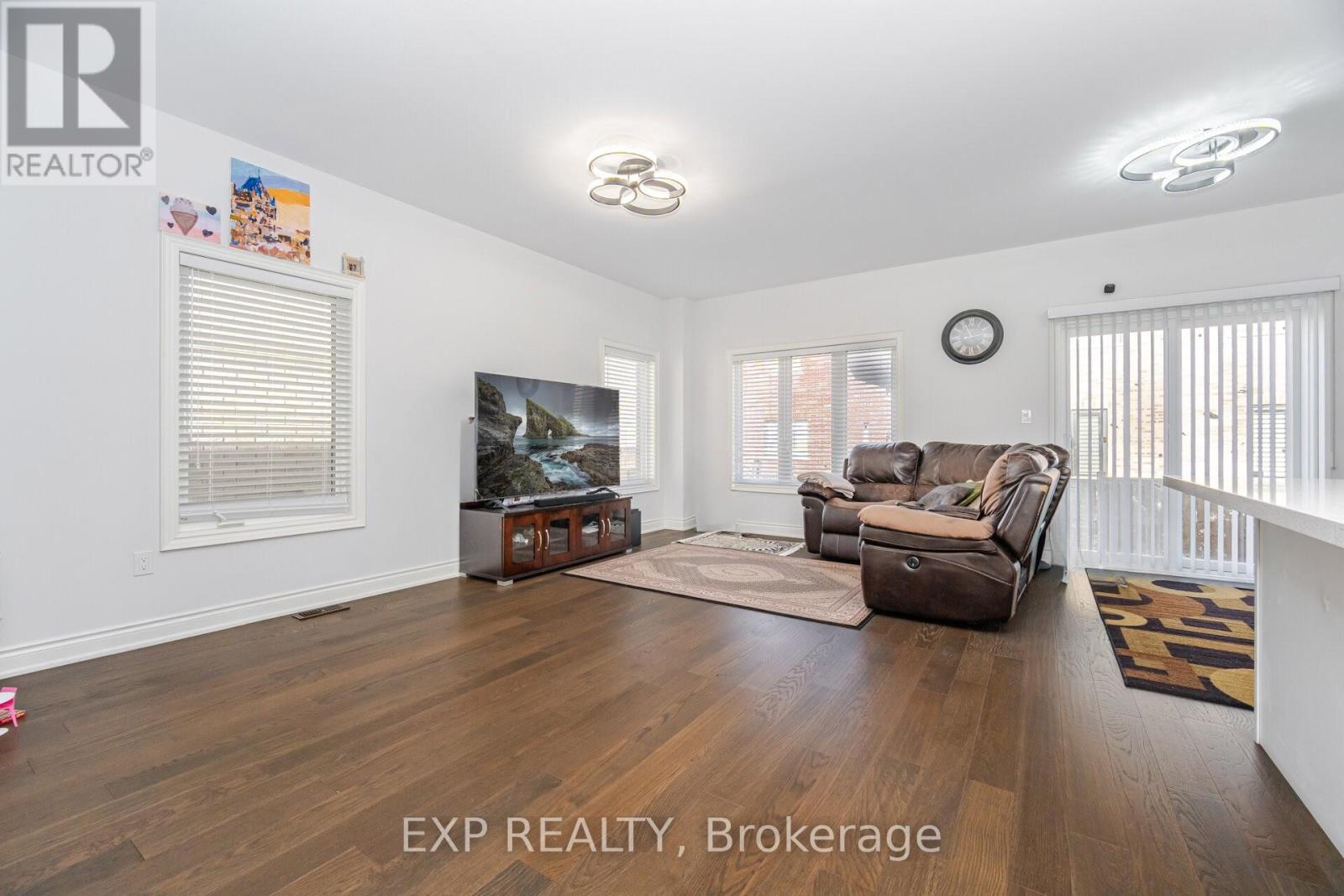 13 Alan Williams Trail, Uxbridge, Ontario  L9P 0R5 - Photo 11 - N12486224