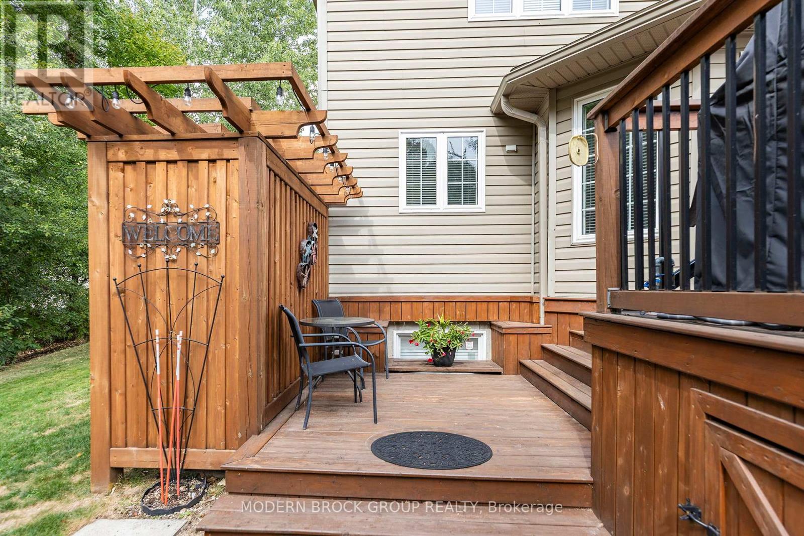 1021 Kingswood Street, Brockville, Ontario  K6V 7G1 - Photo 8 - X12439907