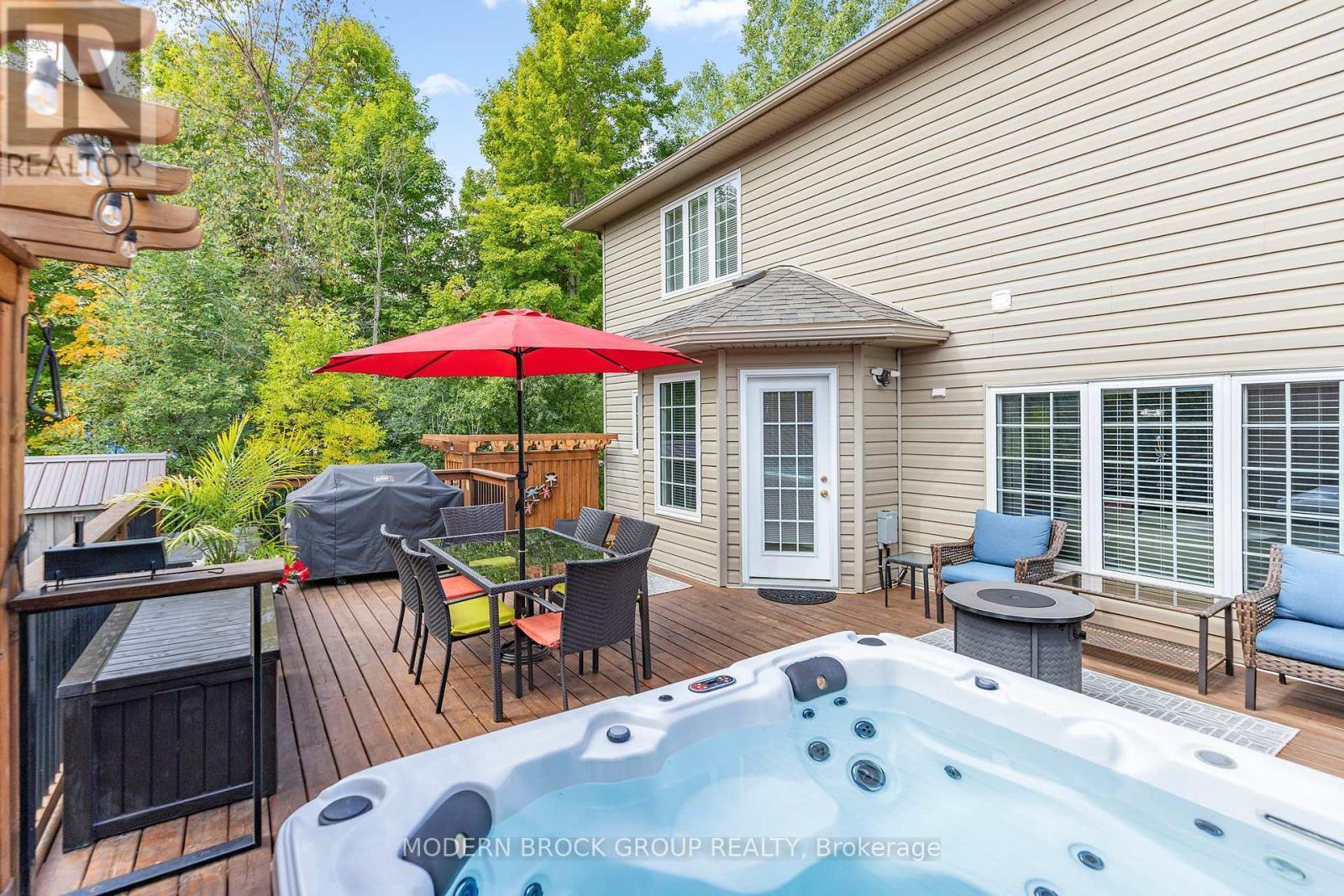 1021 Kingswood Street, Brockville, Ontario  K6V 7G1 - Photo 9 - X12439907