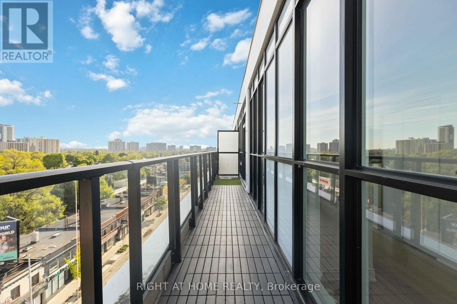 Ph801 - 2301 Danforth Avenue, Toronto, Ontario  M4C 0A7 - Photo 13 - E12489020